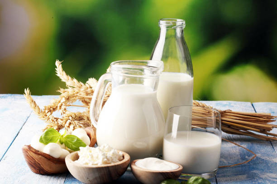 Emulsionsmittel und Stabilisatoren des Lebensmittel-Zusatzstoff-DMG95 verhindern mögliche Schichtung in der Milch