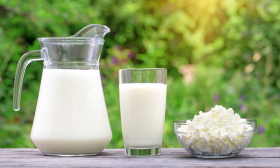 Emulsionsmittel und Stabilisatoren des Lebensmittel-Zusatzstoff-DMG95 verhindern mögliche Schichtung in der Milch